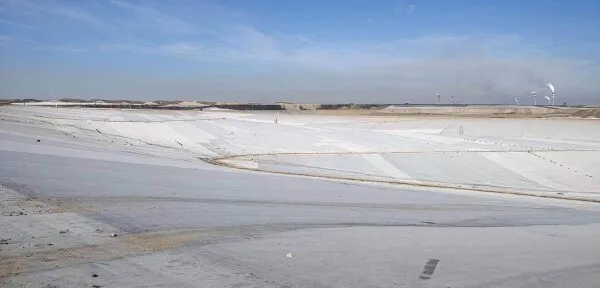 Geotextile fabric for mining landfill