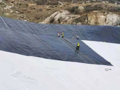Planetliner HDPE pond liner welding process